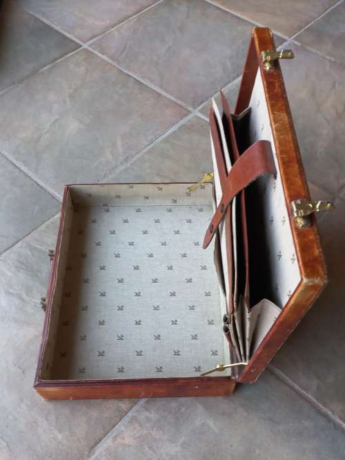 Leather briefcase, Brand: Assima.
