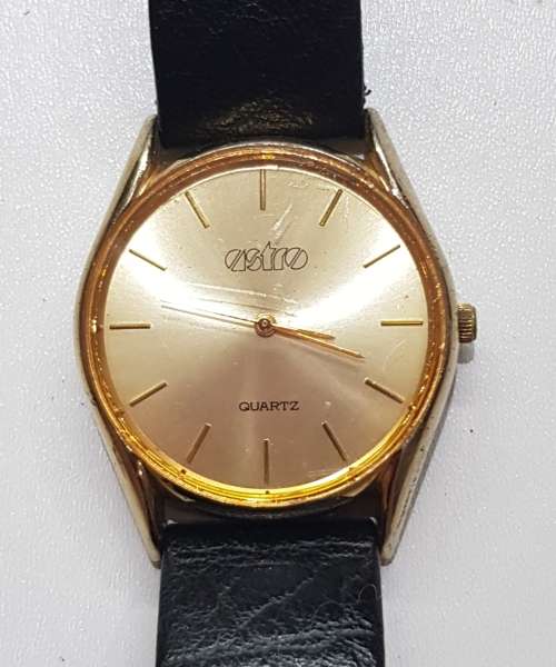 Vintage Mens watch / Astro Quartz.  c1970s.  Gold plated, round face with black leather strap.