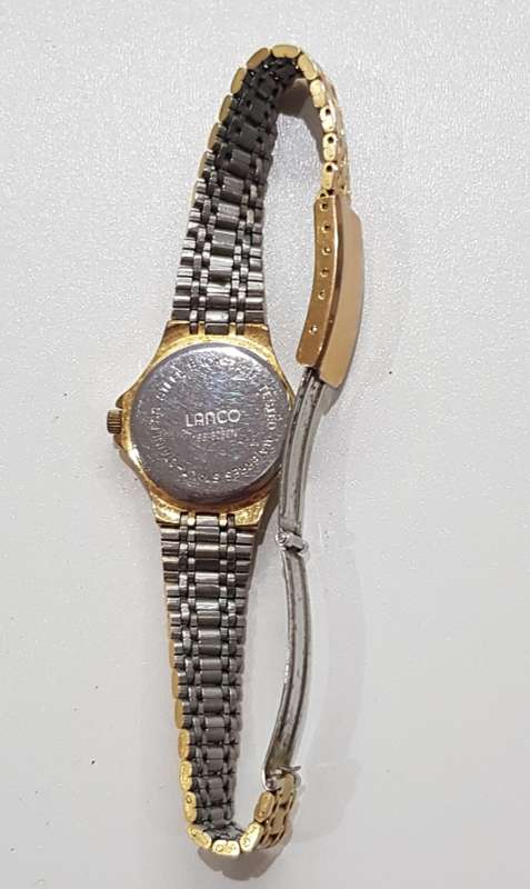 Ladies Lanko Quartz wrist watch. c1990s.  Gold plated with round face and original strap and clasp.