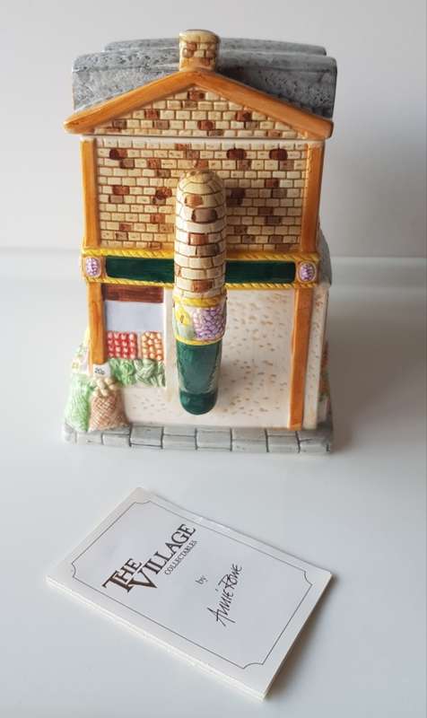 VINTAGE - THE VILLAGE NOVELTY TEAPOT COLLECTION BY ANNIE ROWE.  A Collector`s item.