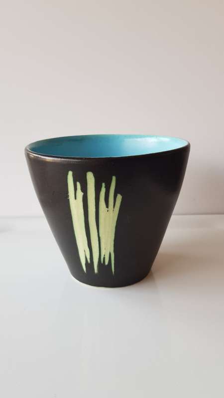 Indoor flower pot/planter. Vintage stone ware flower pot. Black outer with green pattern