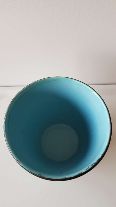 Indoor flower pot/planter. Vintage stone ware flower pot. Black outer with green pattern