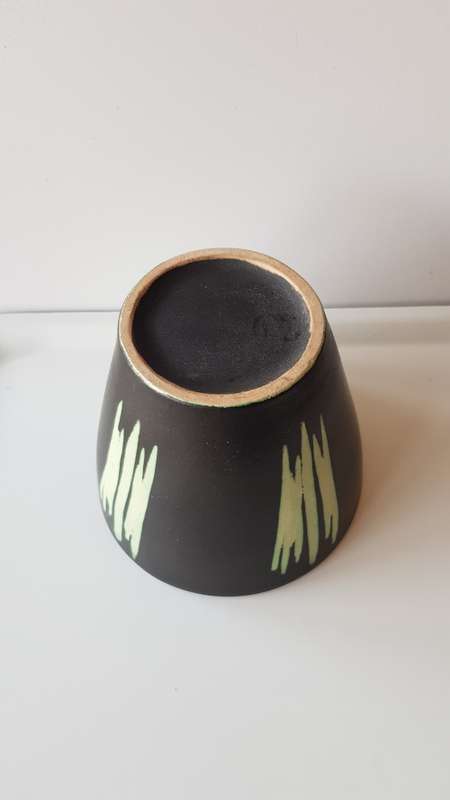 Indoor flower pot/planter. Vintage stone ware flower pot. Black outer with green pattern
