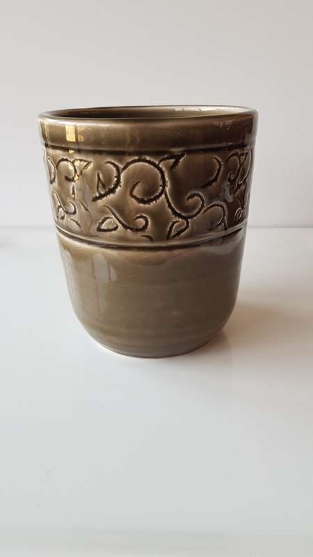 Indoor flower pot/planter. Ceramic glazed flower pot, Green with indented pattern very design