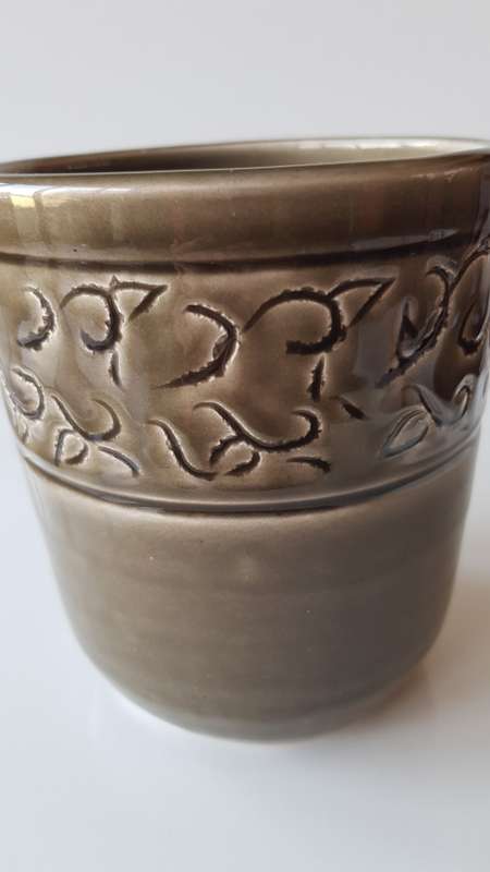 Indoor flower pot/planter. Ceramic glazed flower pot, Green with indented pattern very design