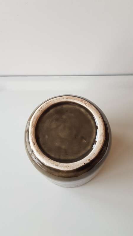Indoor flower pot/planter. Ceramic glazed flower pot, Green with indented pattern very design