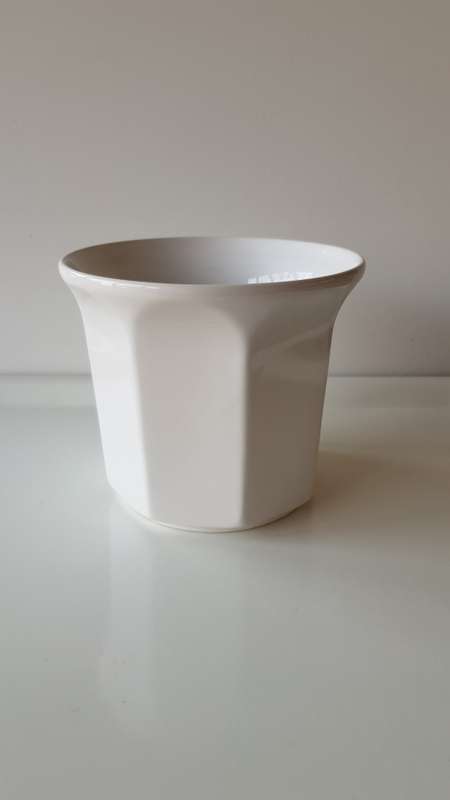 Indoor flower pot/planter. Ceramic white glazed flower pot.