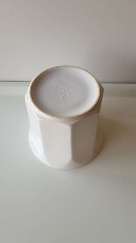 Indoor flower pot/planter. Ceramic white glazed flower pot.