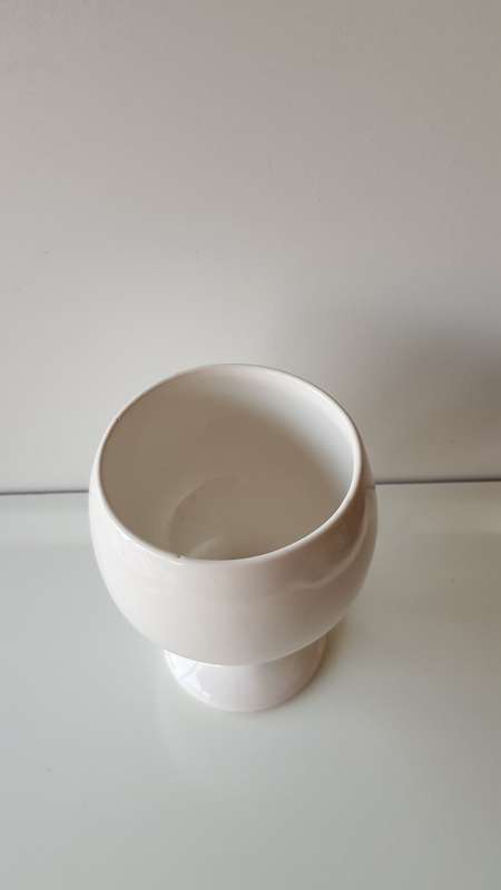Indoor flower pot/planter. Ceramic white glazed flower pot with pedestal base.