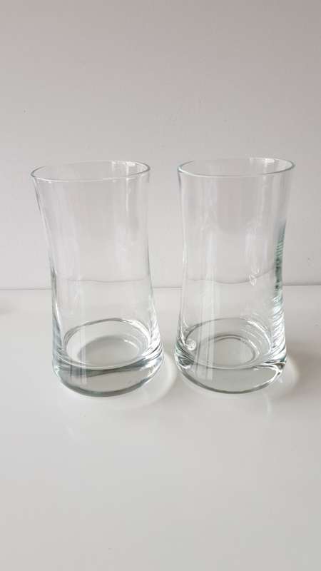 Glass Flower vases. Set of 2x Heavy bottomed Dinner Table vases. Plain glass vase.