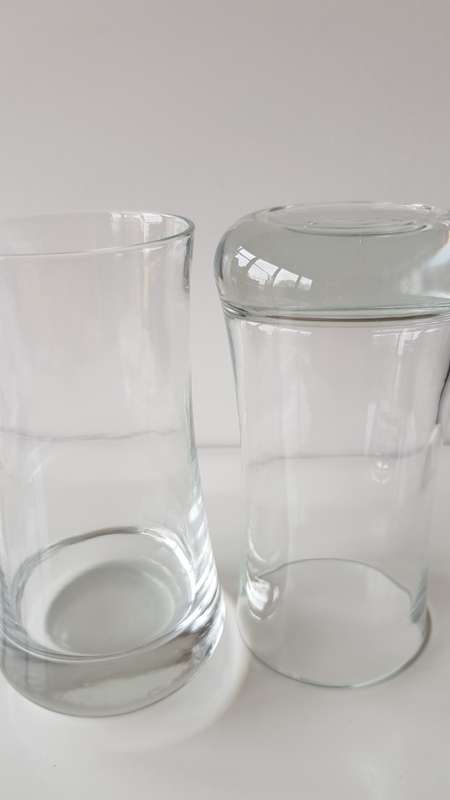 Glass Flower vases. Set of 2x Heavy bottomed Dinner Table vases. Plain glass vase.