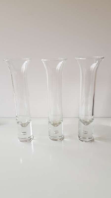 Glass Flower vases. Set of 3x Thick bottomed Dinner Table vases. Thick bottom
