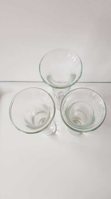 Glass Flower vases. Set of 3x Thick bottomed Dinner Table vases. Thick bottom