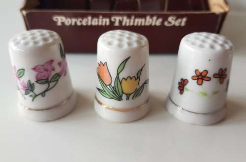 Vintage Thimble Set. Porcelain set of 6x (six) thimbles made in Taiwan.