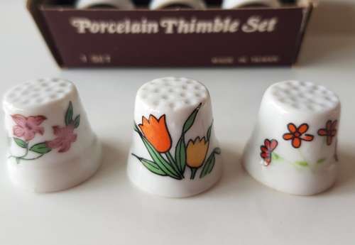 Vintage Thimble Set. Porcelain set of 6x (six) thimbles made in Taiwan.