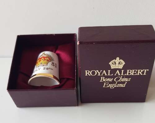 A Royal Albert collectors thimble in original presentation box. St Pauls Cathedral 1981 July 29th