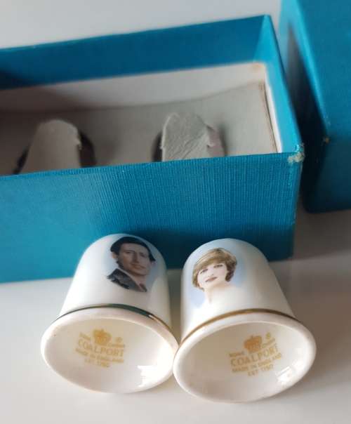 A Coalport Fine Bone China collectors thimble set of 2x. The Royal Wedding July 1981.