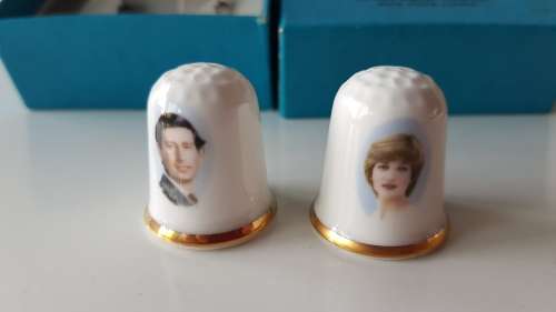 A Coalport Fine Bone China collectors thimble set of 2x. The Royal Wedding July 1981.