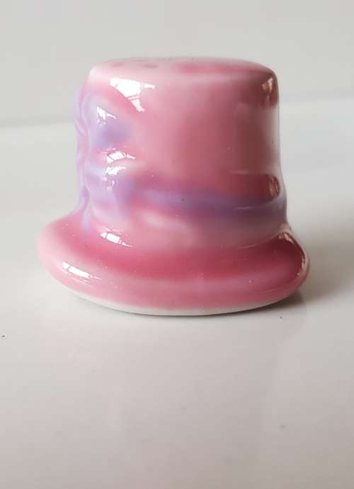 A Vintage collectors thimble. A porcelain Thimble shaped as a top hat
