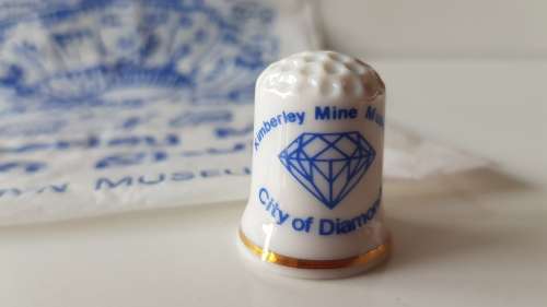 A Vintage souvenir collectors thimble. A porcelain Thimble marked Kimberley Mine Museum