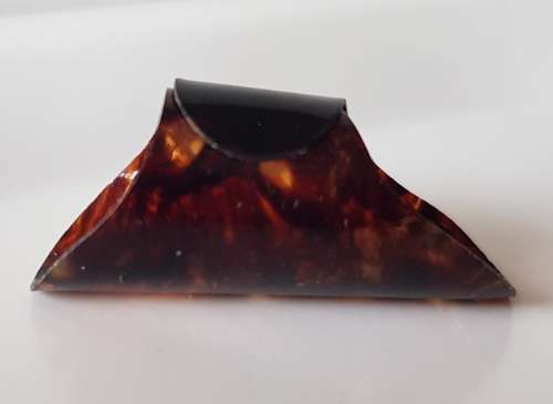 A Vintage collectors Perspex plastic thimble. Thimble is brown coloured plastic & expandable rinG