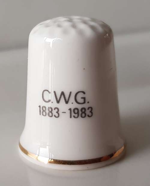 A Vintage collectors thimble. Thimble has painted roses in front
