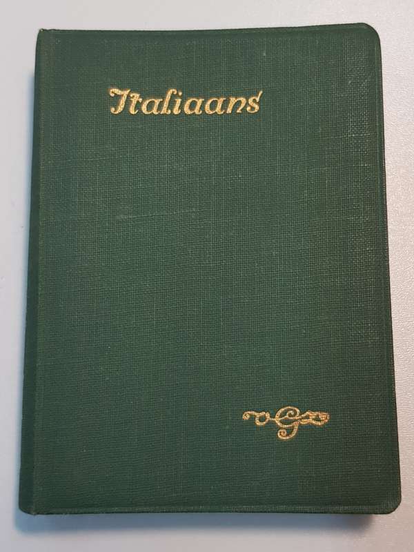 Vintage Dutch dictionary 1960. Klein Italiaans Woordenboek Collectors piece.