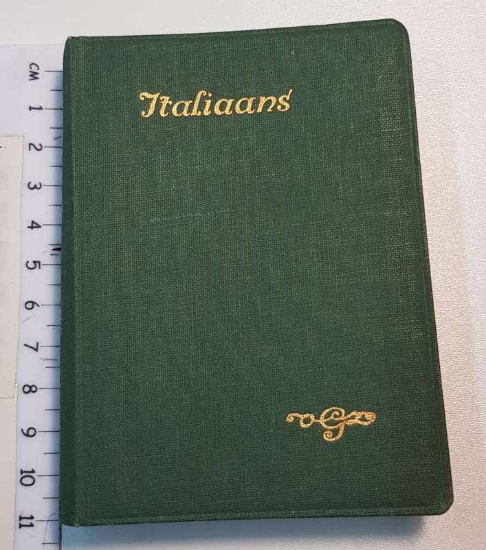 Vintage Dutch dictionary 1960. Klein Italiaans Woordenboek Collectors piece.