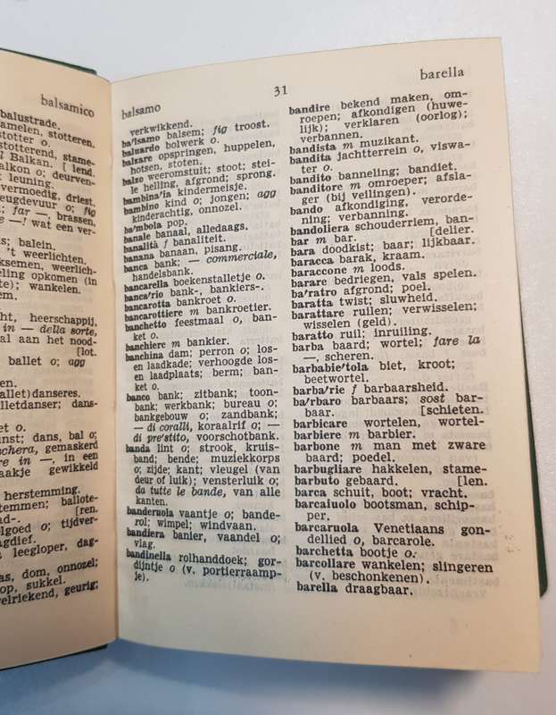 Vintage Dutch dictionary 1960. Klein Italiaans Woordenboek Collectors piece.