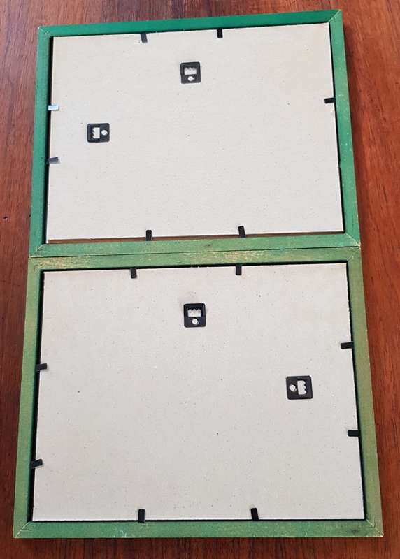 Wooden picture frames Painted green: Set of 2x frames with glass. Dutch sketch artist prints