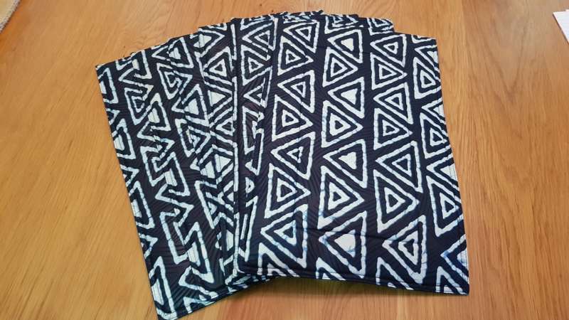 Place mats: Set of 6x double stitched place mats in blue and black with batting.