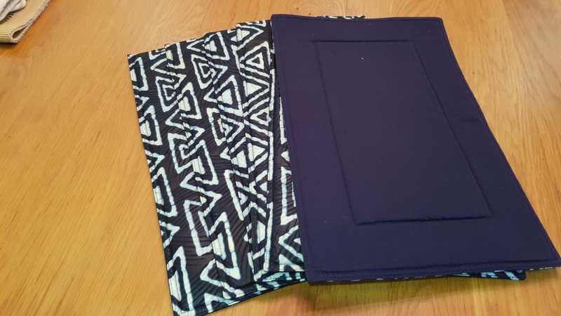 Place mats: Set of 6x double stitched place mats in blue and black with batting.