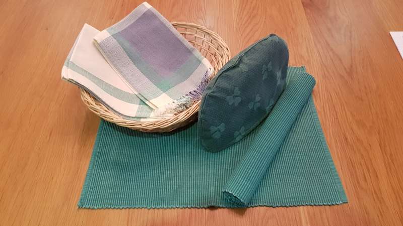 Breakfast Table set: 2 x Green Place mats (size 42,5x32cm), 1x bread basket (size or rim 29x25cm)etc