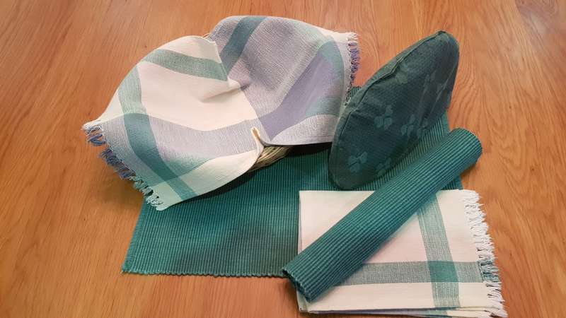 Breakfast Table set: 2 x Green Place mats (size 42,5x32cm), 1x bread basket (size or rim 29x25cm)etc