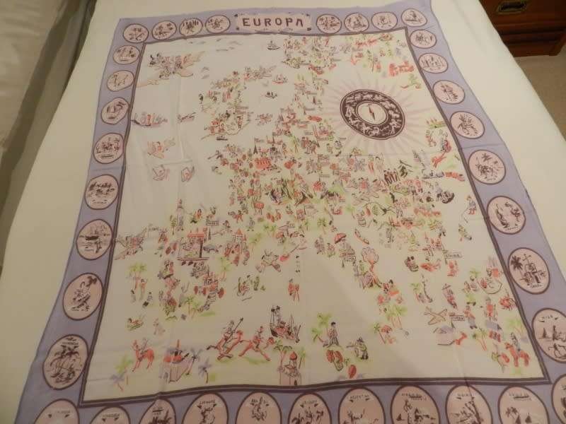Vintage collectable Ladies scarf.   Souvenir Europa and around the world.