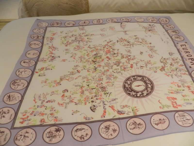 Vintage collectable Ladies scarf.   Souvenir Europa and around the world.