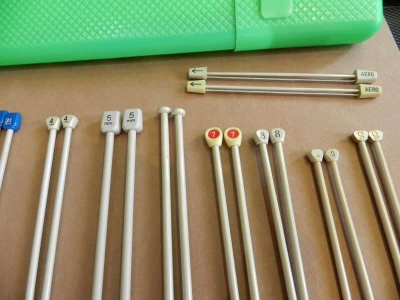 Vintage collection of knitting needles in holder. 12x Pairs of metal and aluminium (aero) knitting