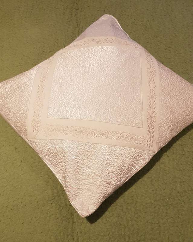 Vintage Scatter cushion: 1x White satin small scatter cushion cover with embroidery detail