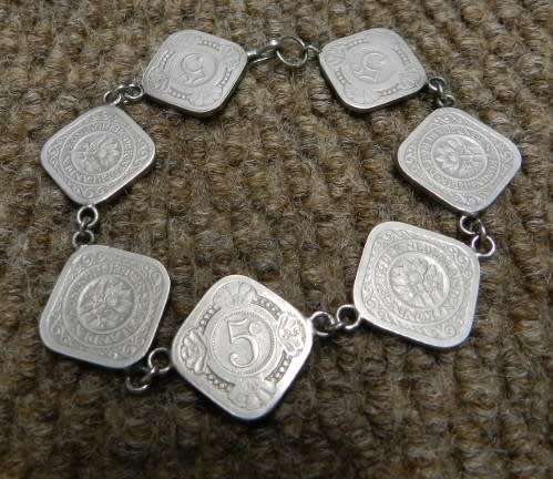 Coin Bracelet made with 7x quadrangular 5 cent pieces from the Netherlands. Made after Second World