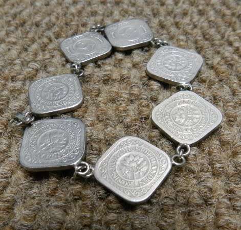 Coin Bracelet made with 7x quadrangular 5 cent pieces from the Netherlands. Made after Second World