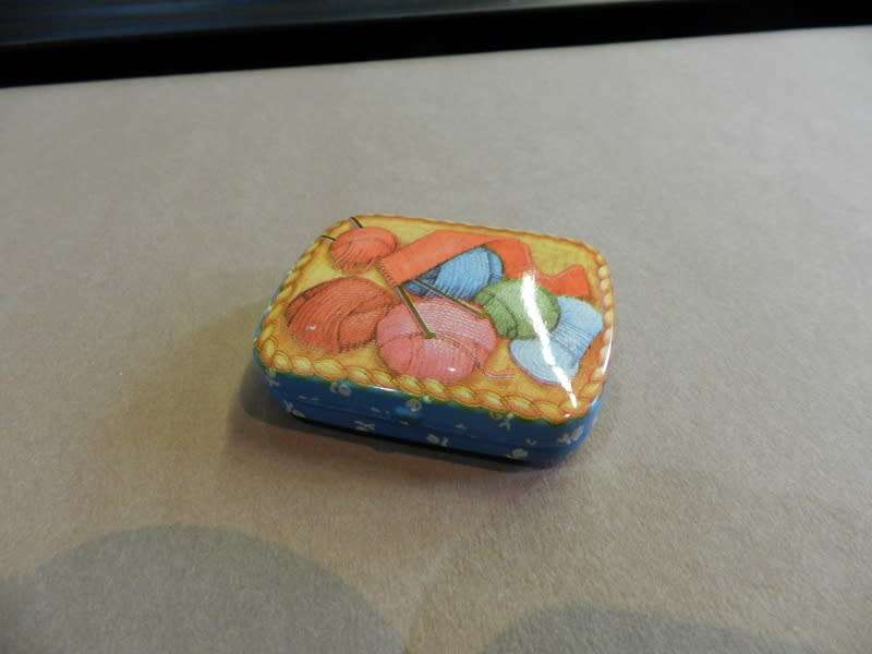 Knitting/Needlework collectable.  Little pin tin