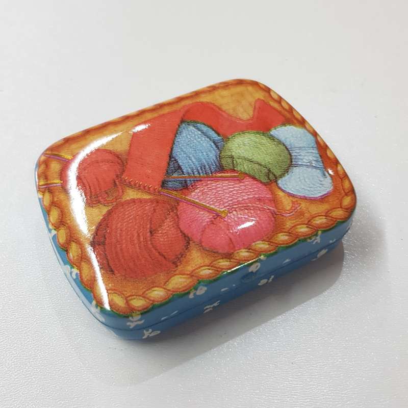 Knitting/Needlework collectable.  Little pin tin