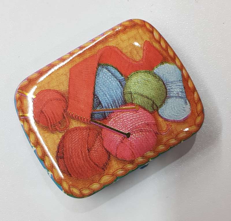 Knitting/Needlework collectable.  Little pin tin