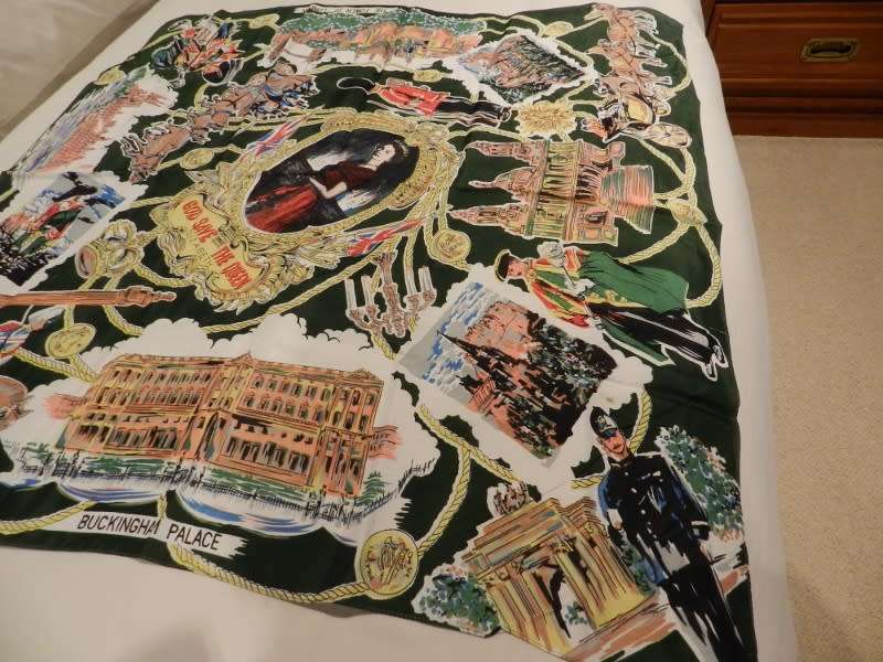 Vintage collectable Ladies scarf.   Souvenir England  Queen Elizabeth