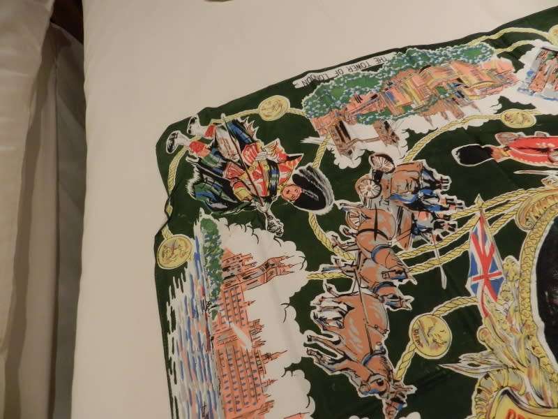 Vintage collectable Ladies scarf.   Souvenir England  Queen Elizabeth