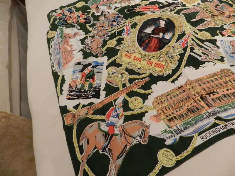 Vintage collectable Ladies scarf.   Souvenir England  Queen Elizabeth