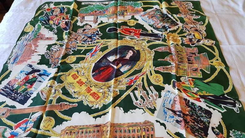 Vintage collectable Ladies scarf.   Souvenir England  Queen Elizabeth