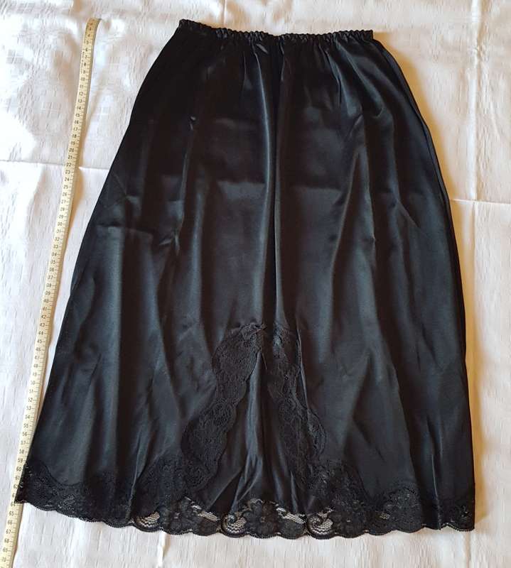 Petticoat Half Slip - Black with front slit and wide laced edge. Length: 64cm Waist: 28cm (unstretch