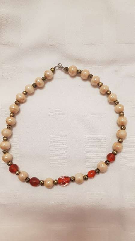Vintage Costume Jewellery:  Necklace strung with various beige glass beads.