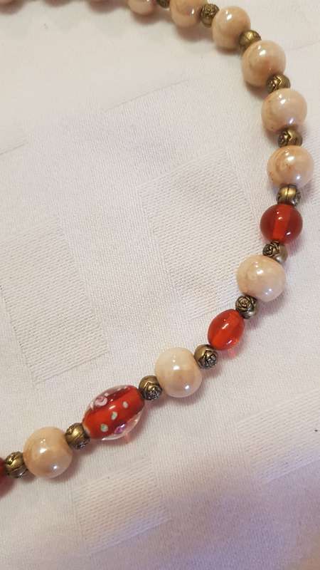 Vintage Costume Jewellery:  Necklace strung with various beige glass beads.
